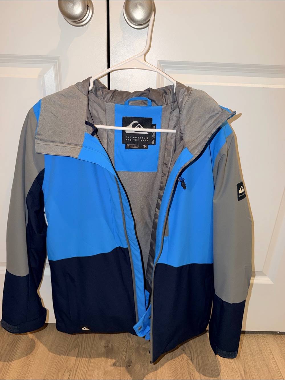 Quiksilver Men’s Blue, Gray & Black Ski Jacket